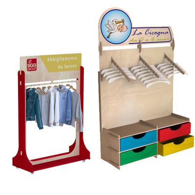 Cửa sổ trưng bày gỗ dán tùy chỉnh cho cửa hàng quần áo, quần áo và phụ kiện trưng bày